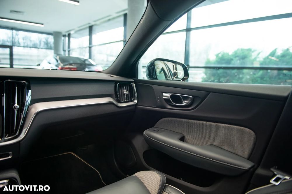 Volvo S60 T8 Recharge AWD Geartronic RDesign - 31