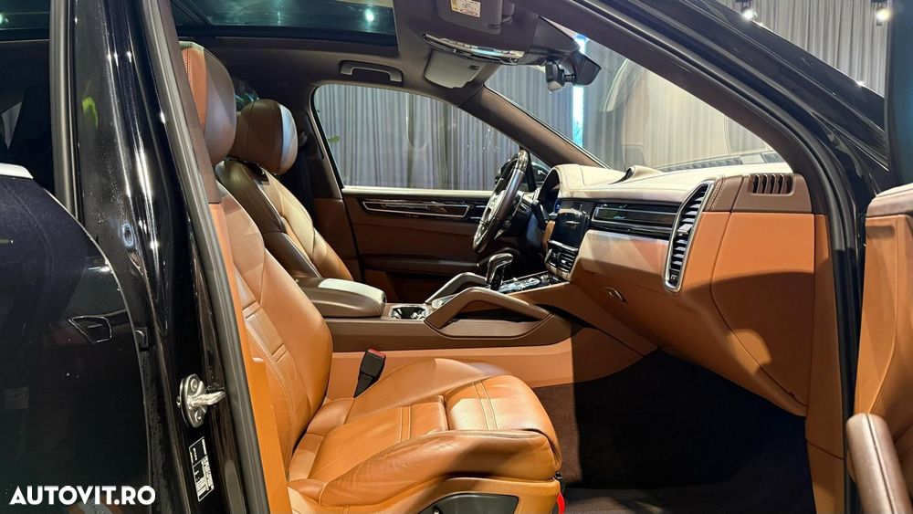 Porsche Cayenne - 28