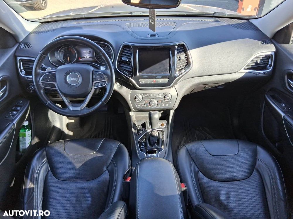 Jeep Cherokee - 10