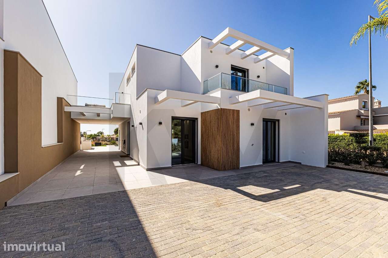 Moradia T3, arquitetura moderna e localização Premium, Quarteira - Grande imagem: 3/29