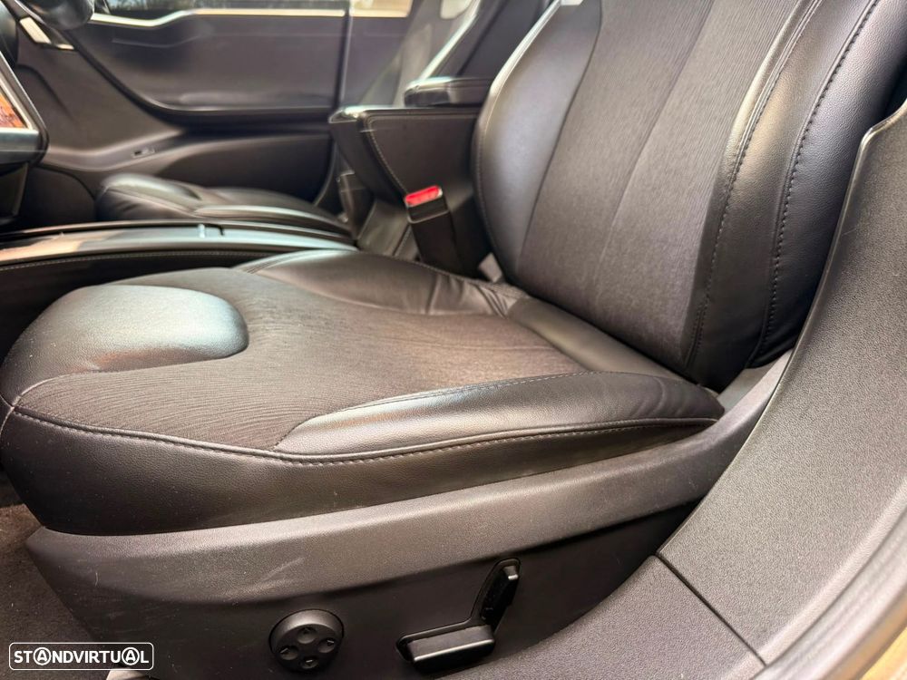 Tesla Model S - 21