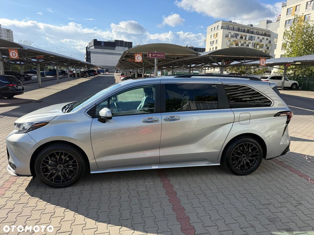 Toyota Sienna - 8