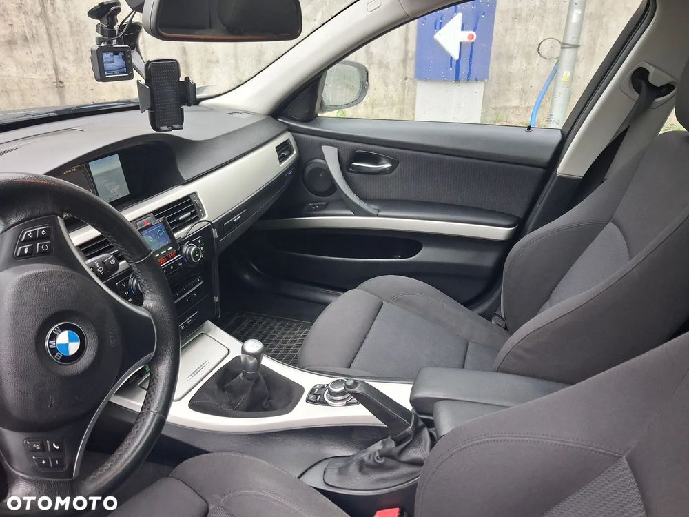 BMW Seria 3 320d xDrive - 9