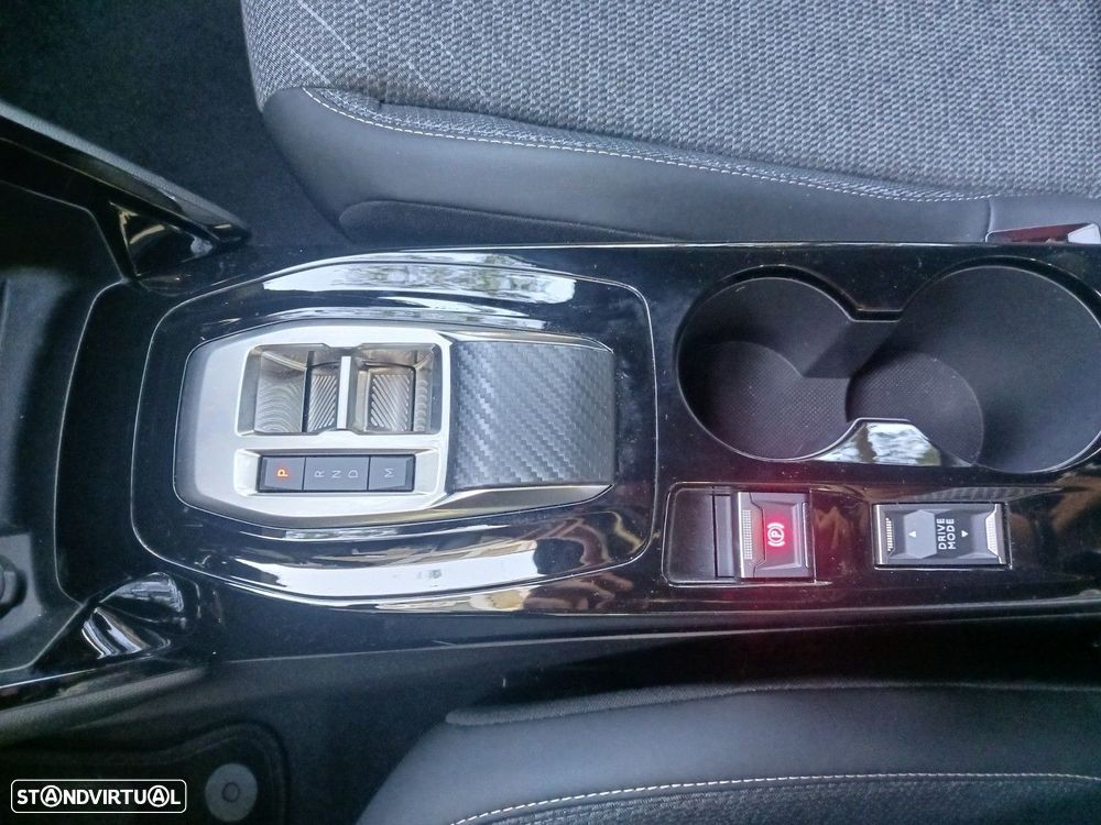 Peugeot 2008 1.2 Hybrid Allure e-DCS6 - 26