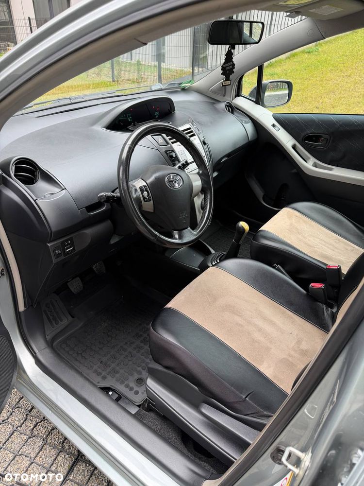 Toyota Yaris 1.3 Prestige - 11