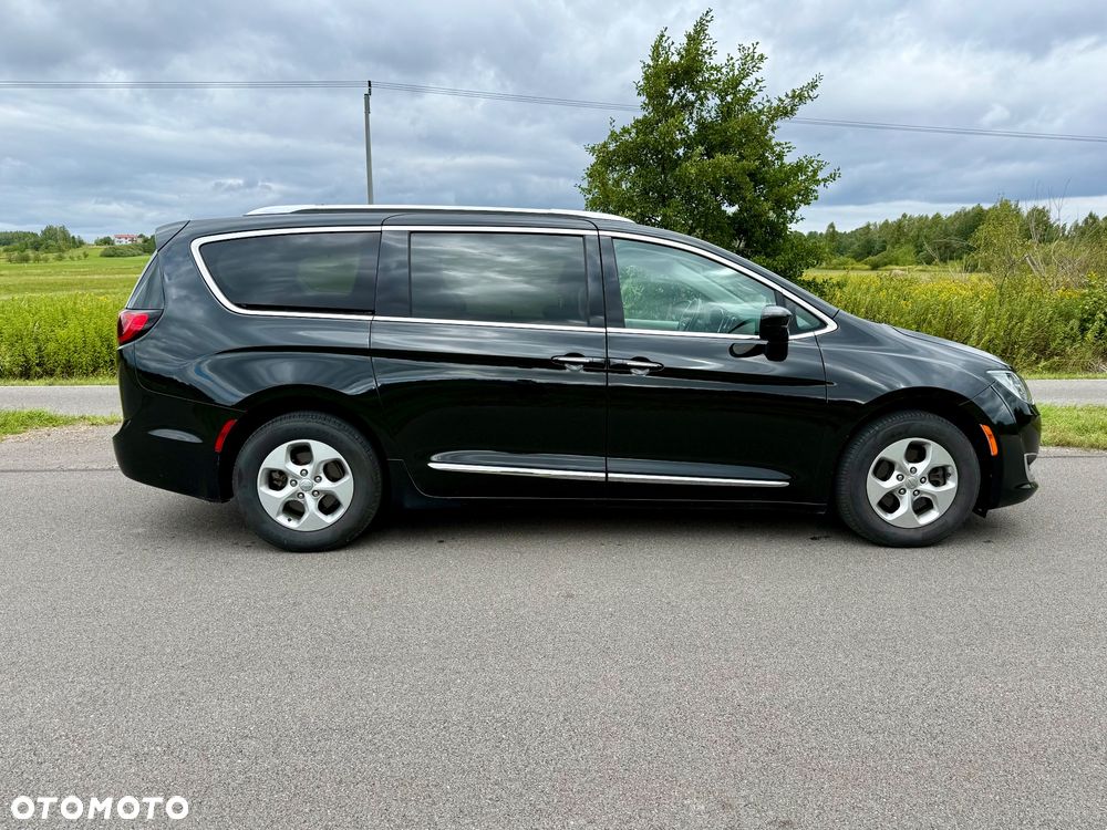 Chrysler Pacifica - 5