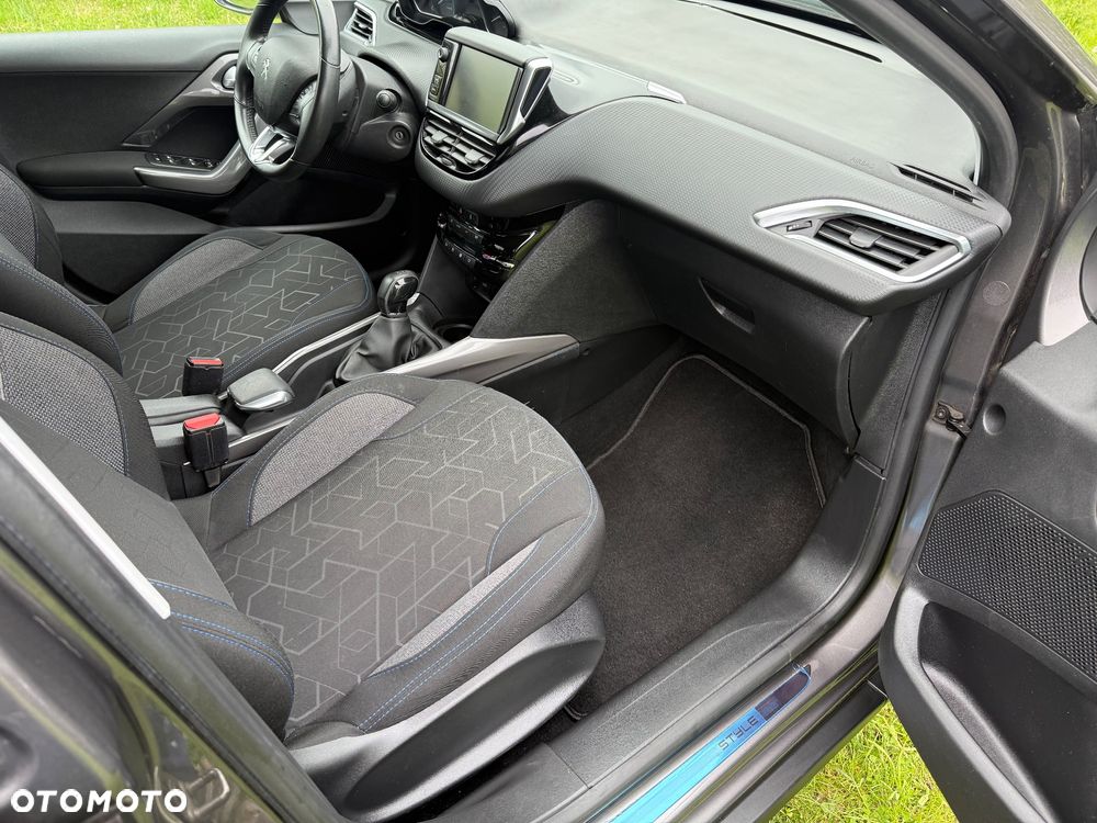 Peugeot 2008 1.5 BlueHDi Style - 12