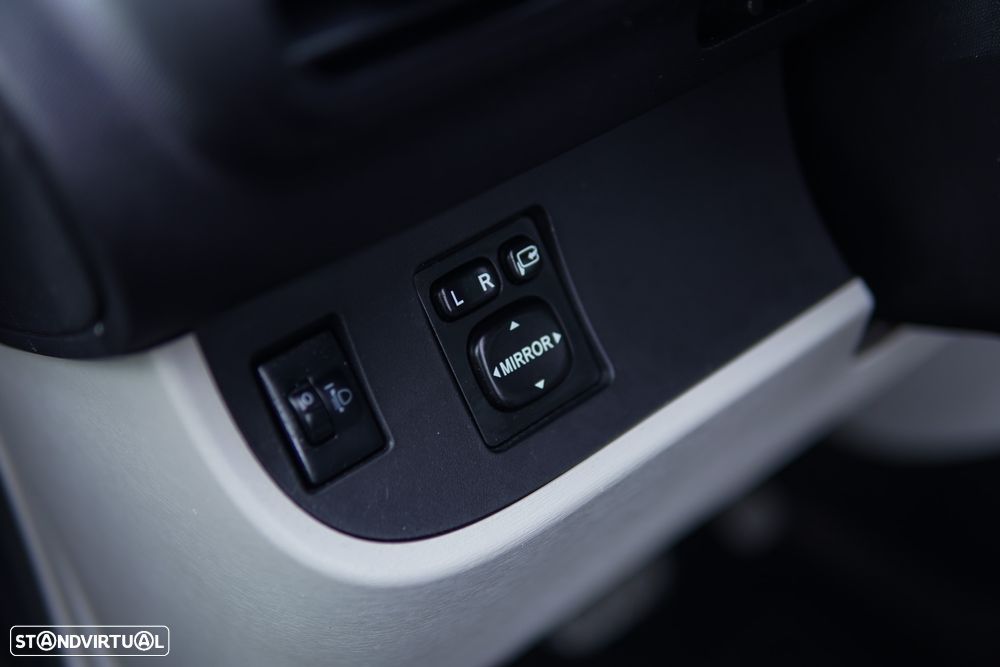 Toyota iQ 1.0 VVT-i 2 MultiDrive EP+NAVI+Bluetooth - 29