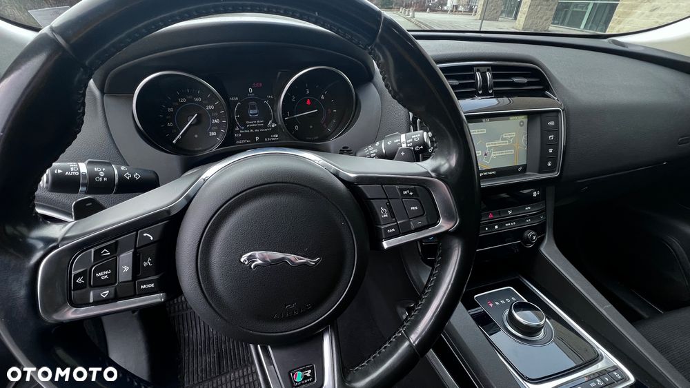 Jaguar F-Pace 20d AWD Prestige - 22