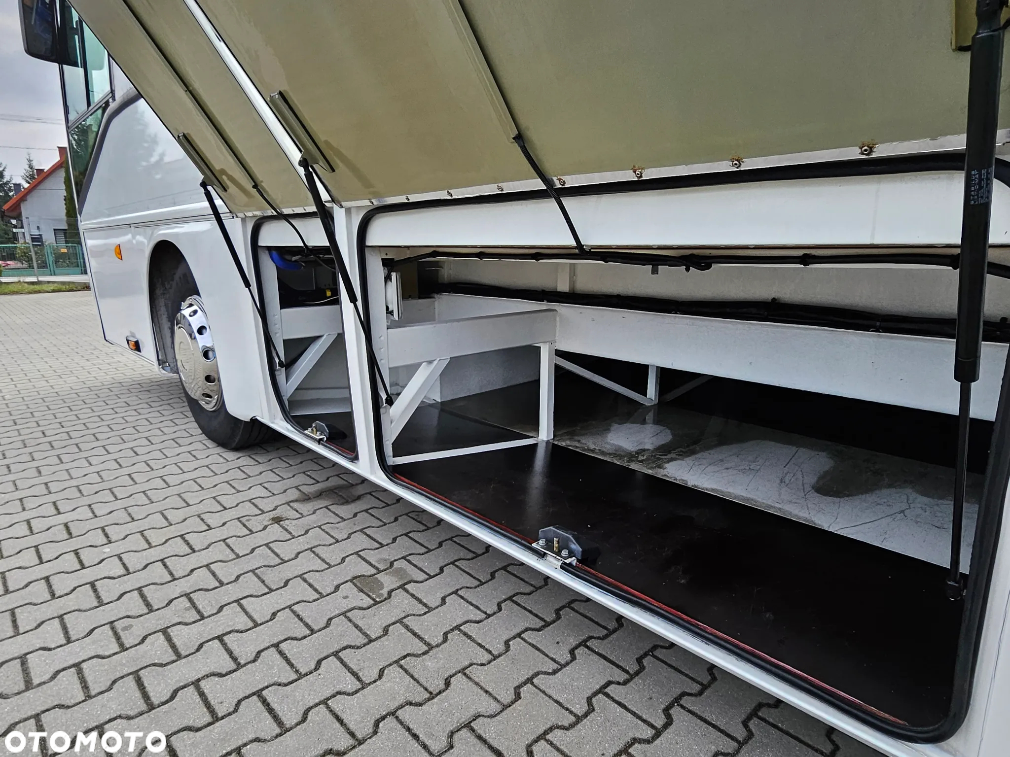 Irisbus ARES / SPROWADZONY / 62 MIEJSCA + 26 STOJACYCH - 12
