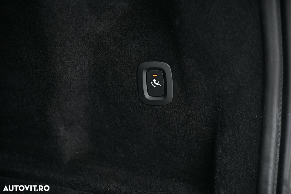 Volvo XC 60 B4 D AWD Geartronic RDesign - 32