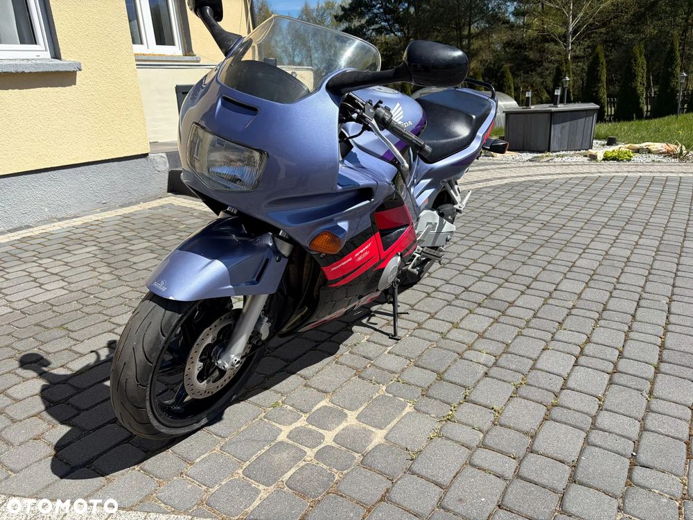 Honda CBR - 6