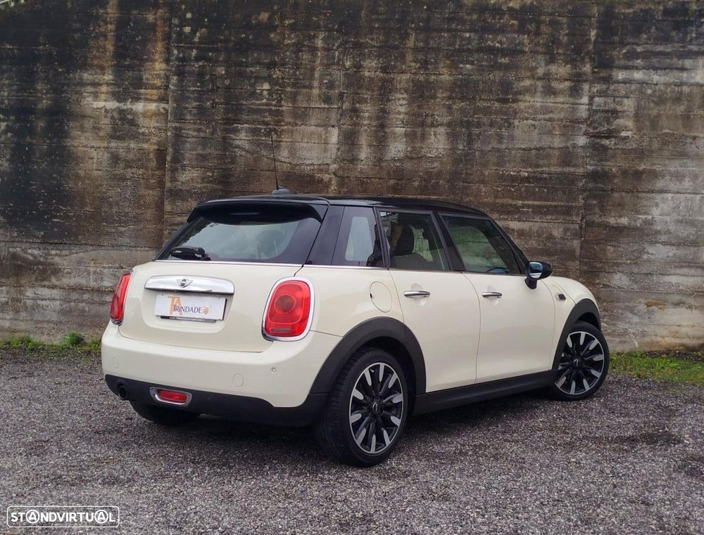 MINI 5 Portas Cooper D Auto - 13