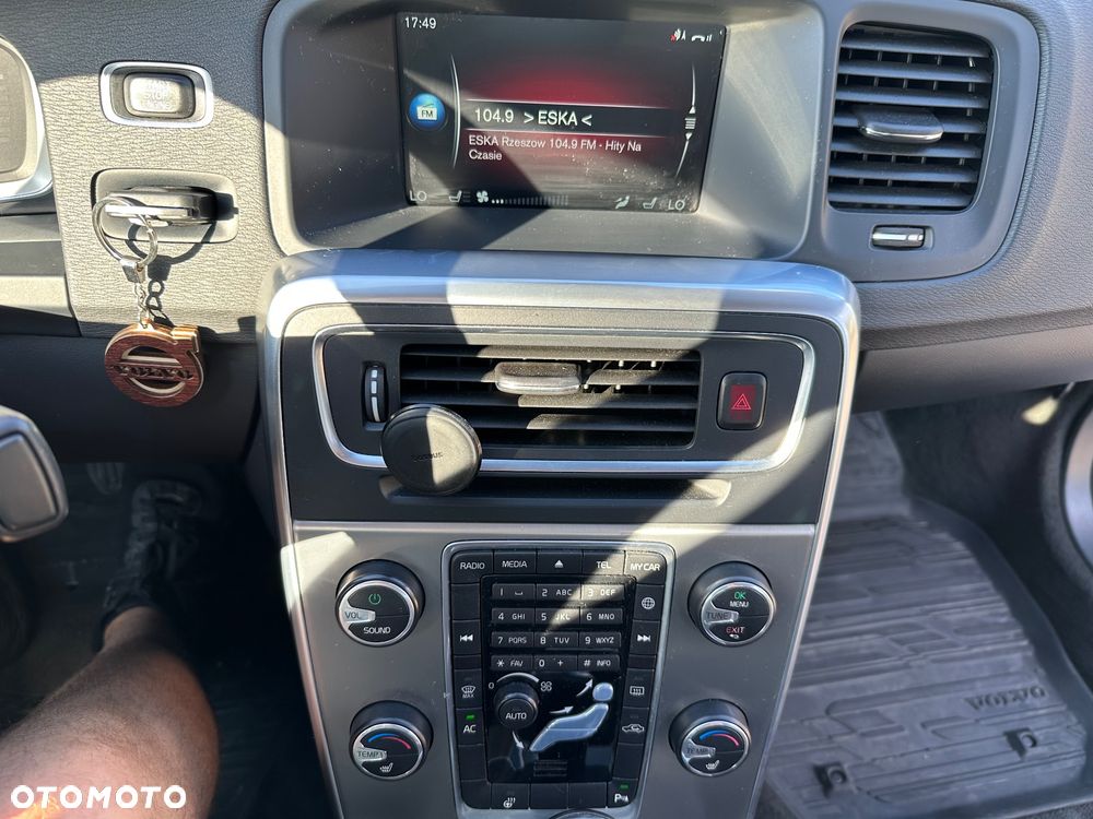 Volvo S60 D5 AWD Momentum - 19