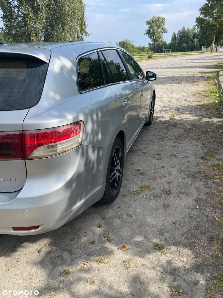 Toyota Avensis 2.0 D-4D Luna - 4