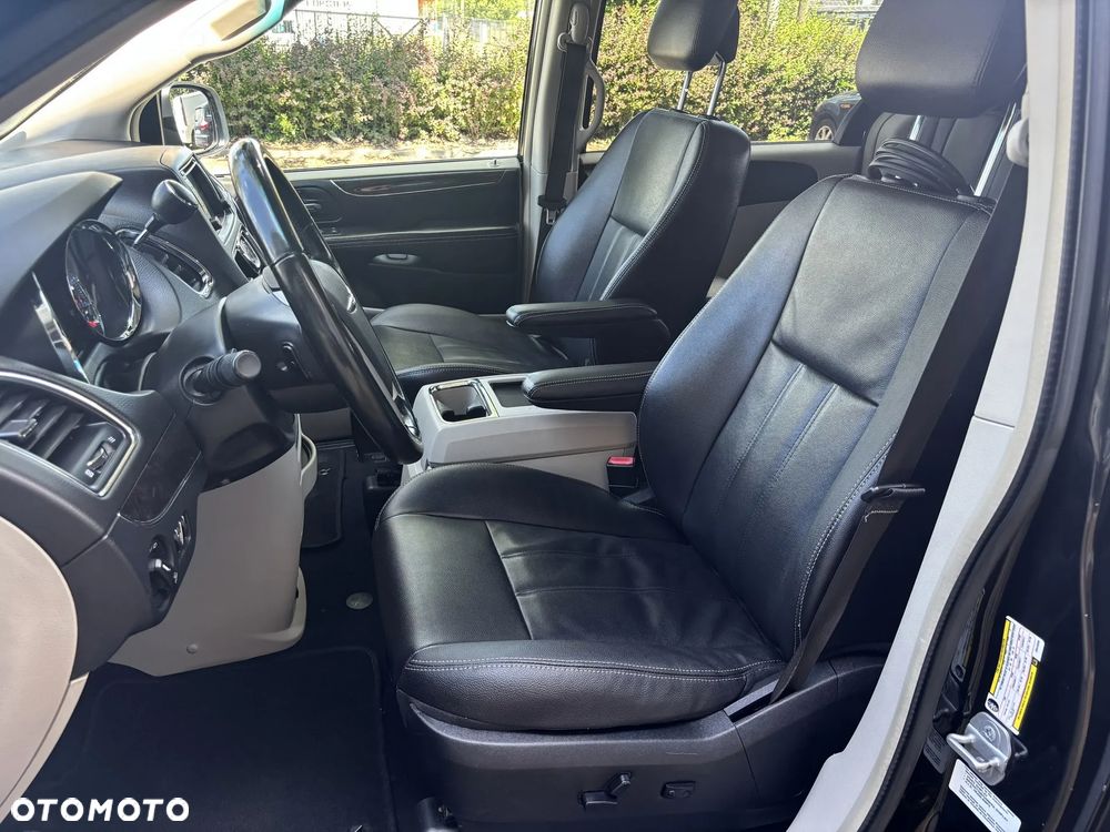 Chrysler Town & Country 3.6 Limited - 22