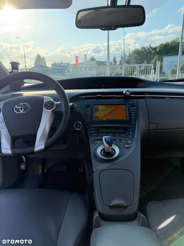 Toyota Prius 1.8 HSD Prestige - 13