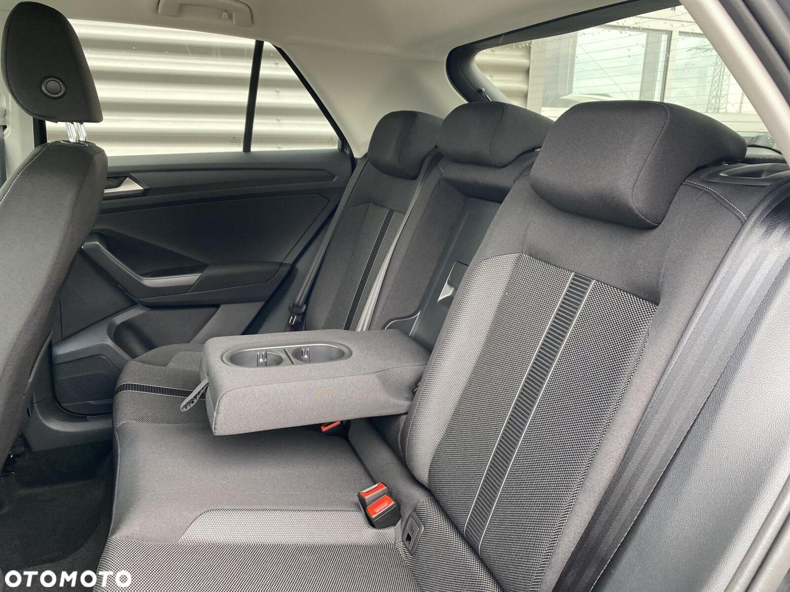 Volkswagen T-Roc - 16