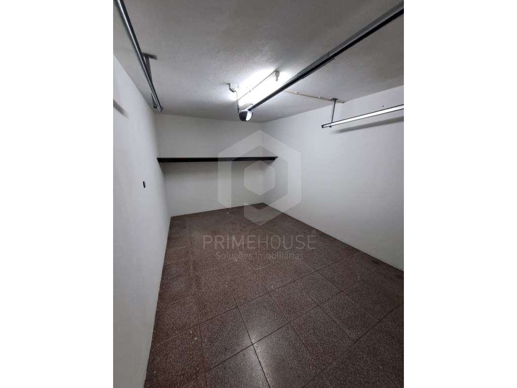 Garagem para arrendamento - Grande imagem: 3/4