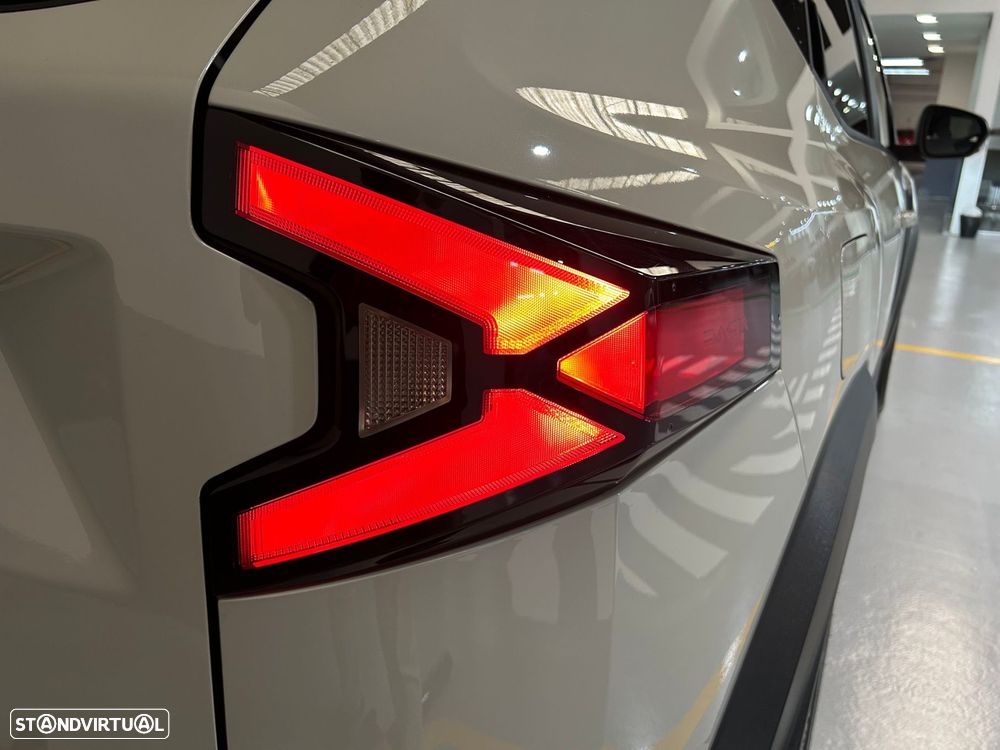 Dacia Duster 1.6 Hybrid Extreme - 10