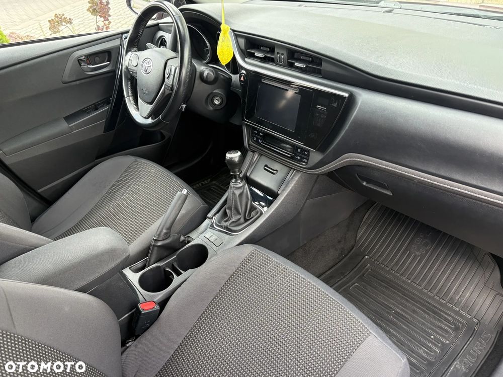 Toyota Auris 1.6 Premium - 7