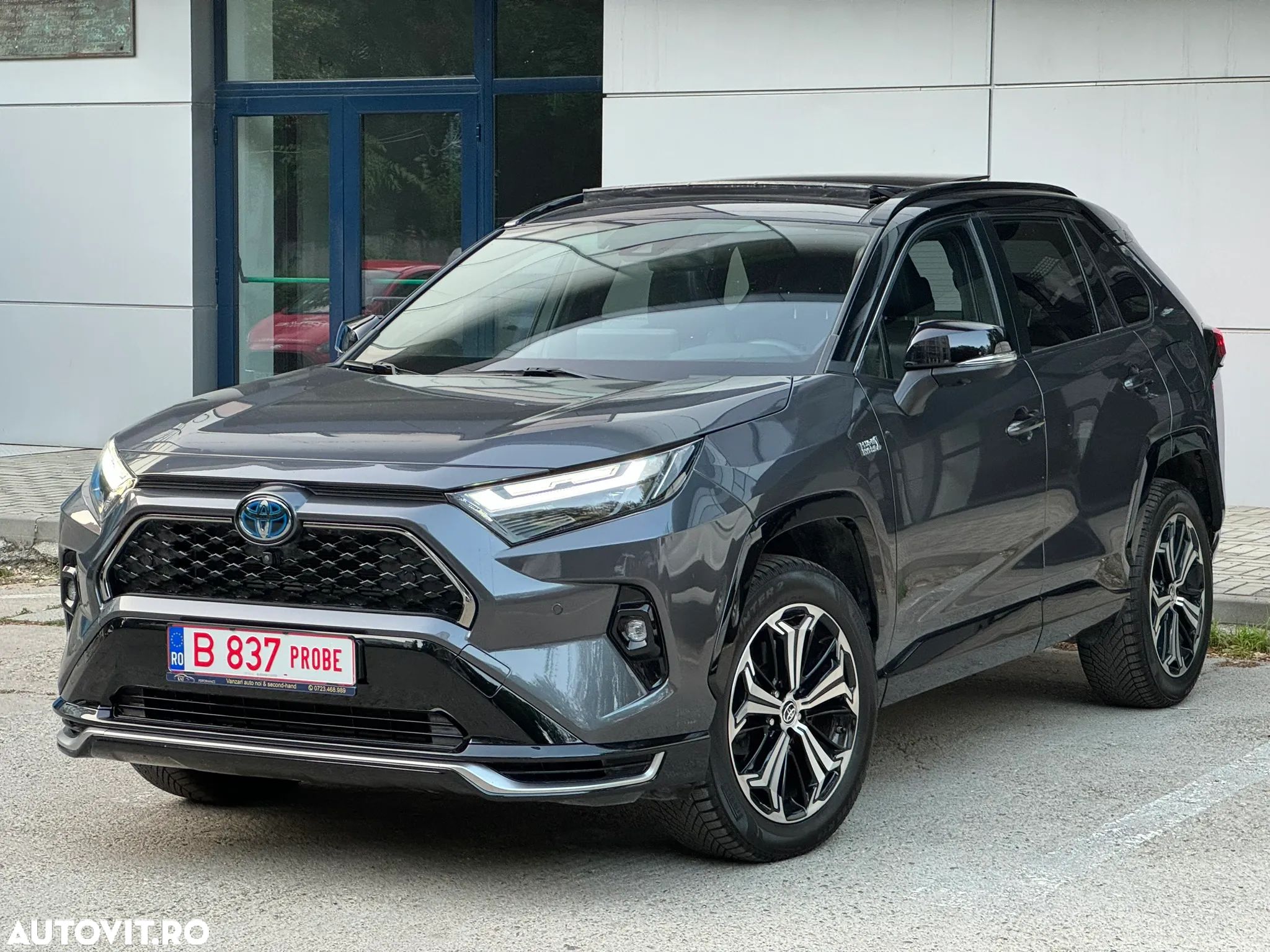 Toyota RAV4 - 1