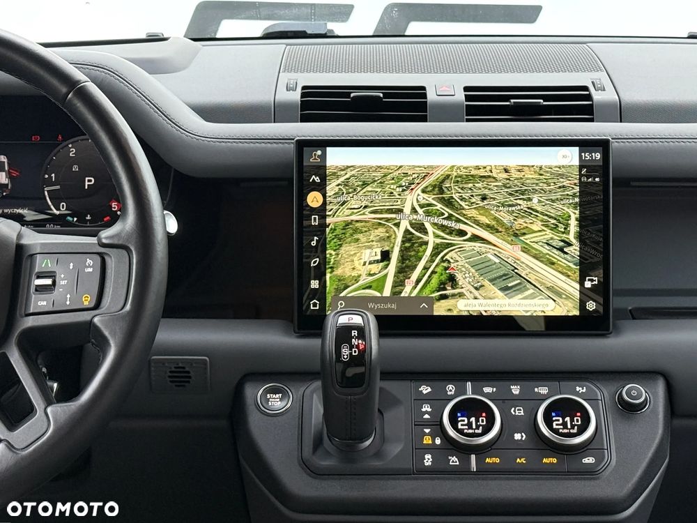 Land Rover Defender 110 D300 X-Dynamic HSE - 11