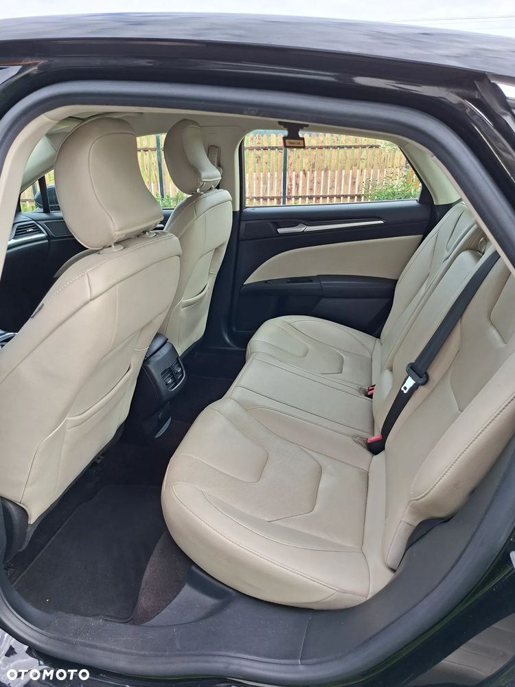 Ford Fusion - 12
