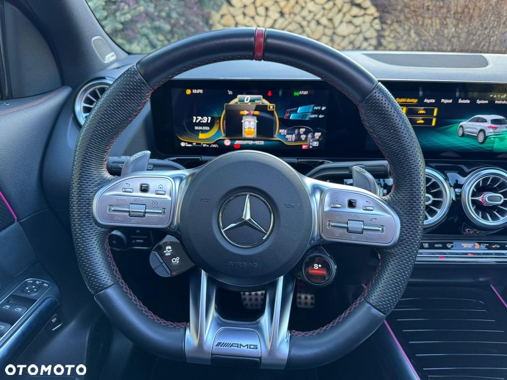 Mercedes-Benz GLA - 23