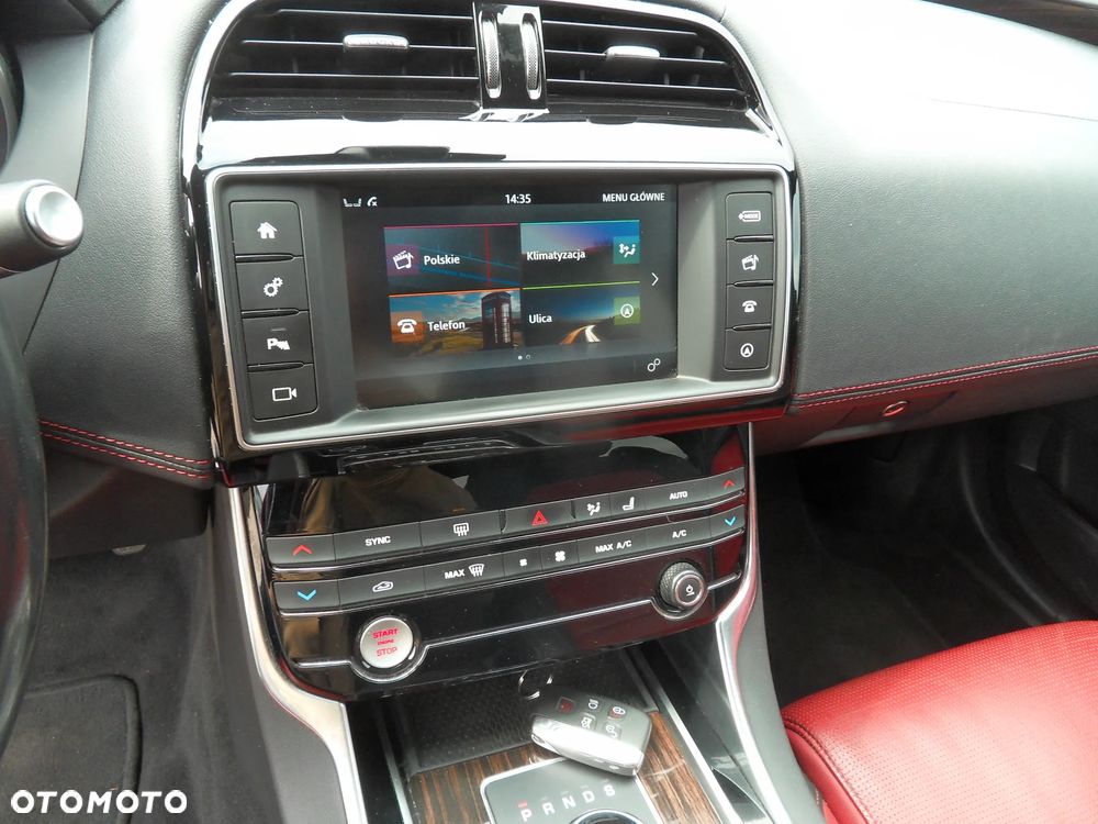 Jaguar XE E-Performance Pure - 18