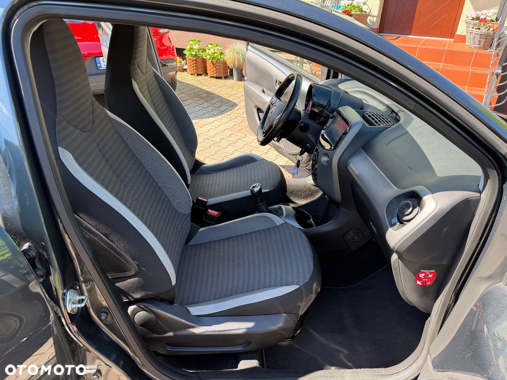 Toyota Aygo x-clusiv - 32