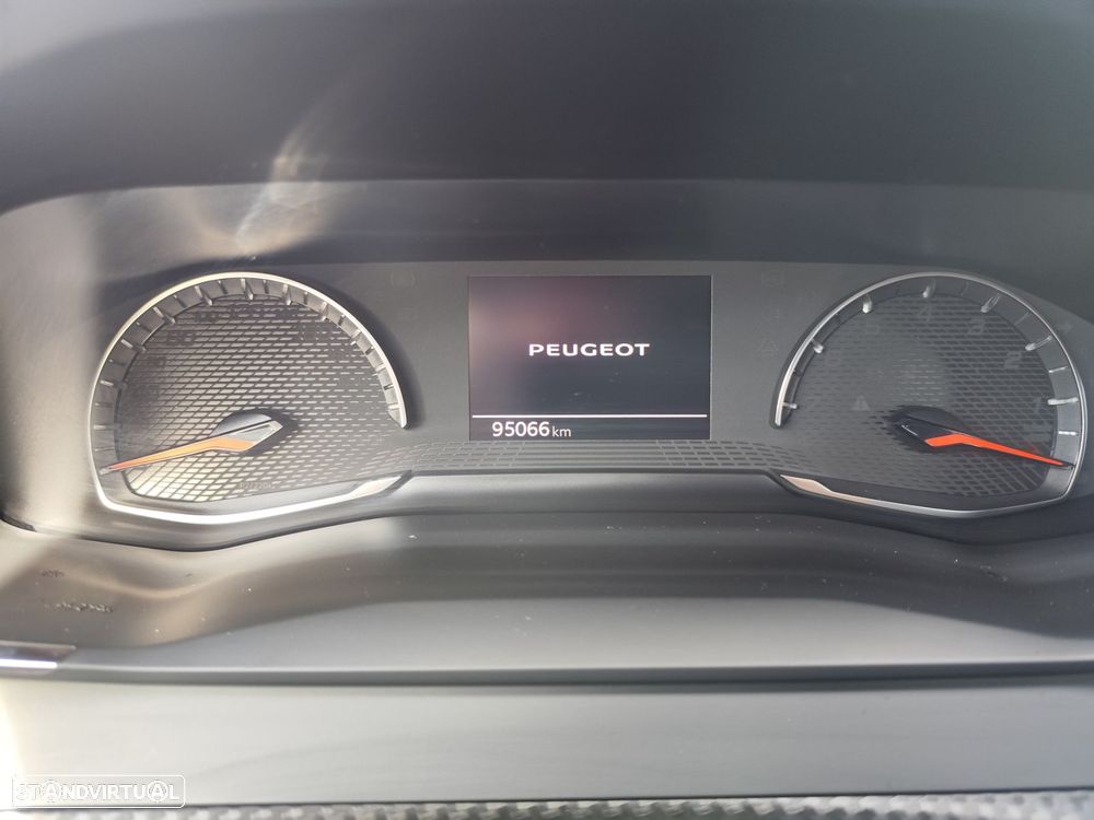 Peugeot 2008 1.2 PureTech Active Pack - 26