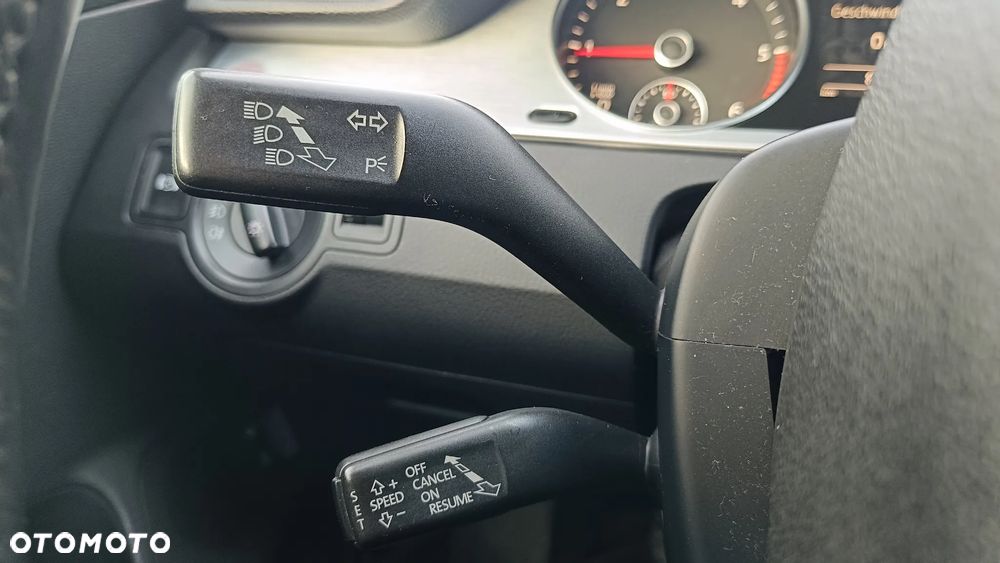 Volkswagen Passat 2.0 TDI Highline - 22