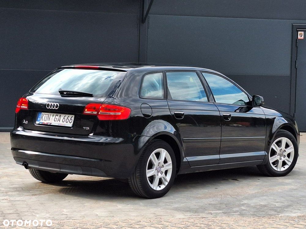 Audi A3 Sportback - 2