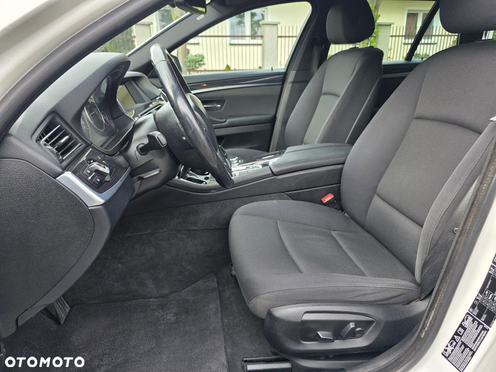 BMW Seria 5 525d xDrive Luxury Line - 12