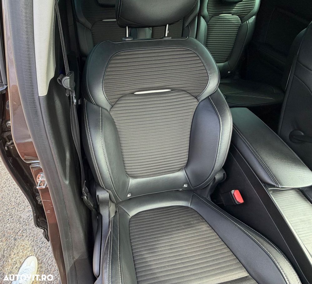Renault Grand Scenic - 12