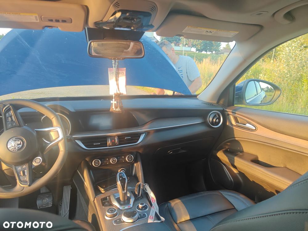 Alfa Romeo Stelvio 2.0 Turbo 16V AT8-Q4 Ti - 19