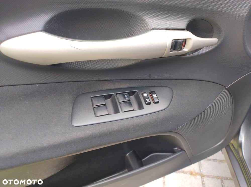 Toyota Auris 1.6 VVT-i Executive - 23