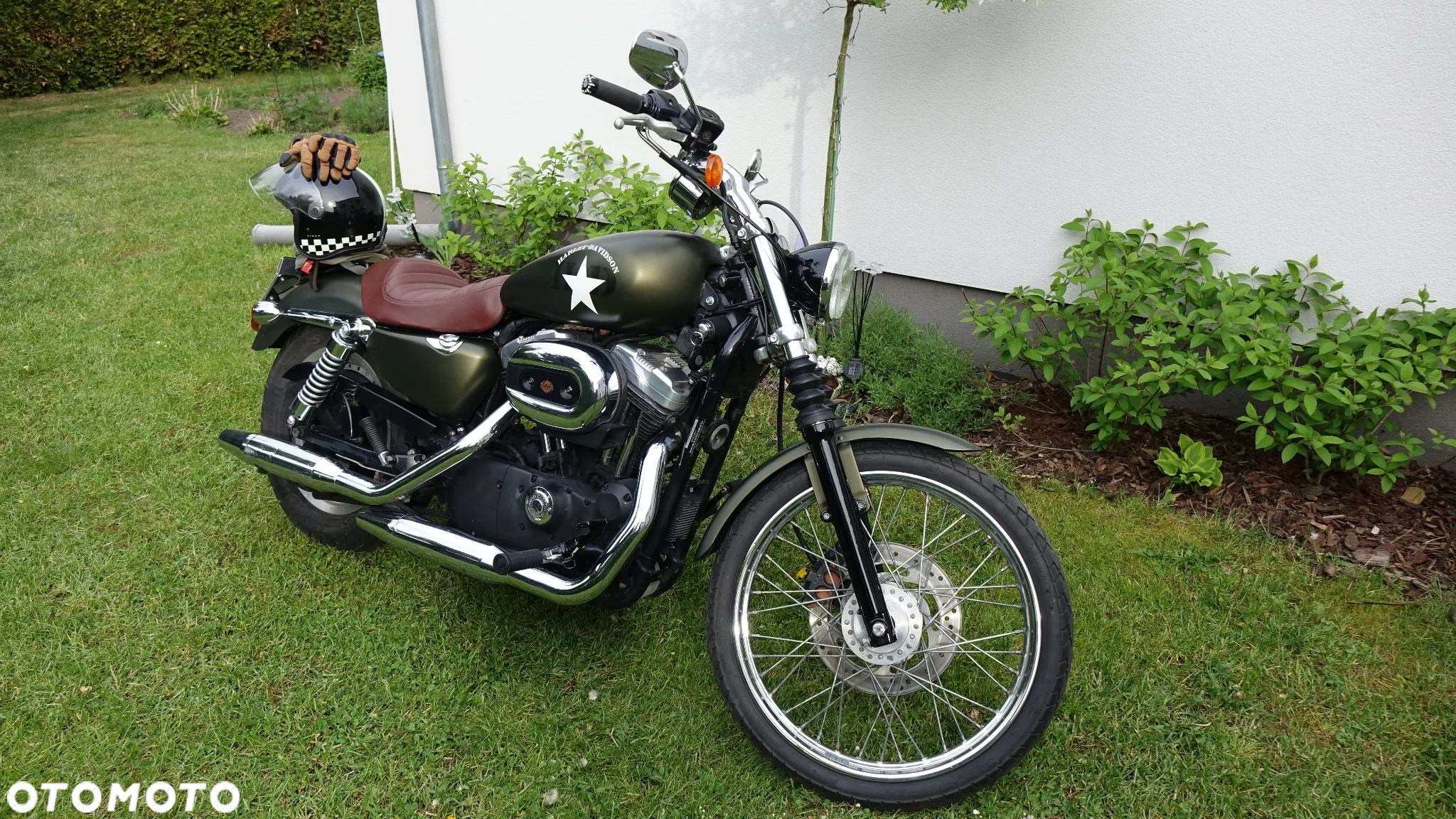 Harley-Davidson Sportster Custom 883C - 3