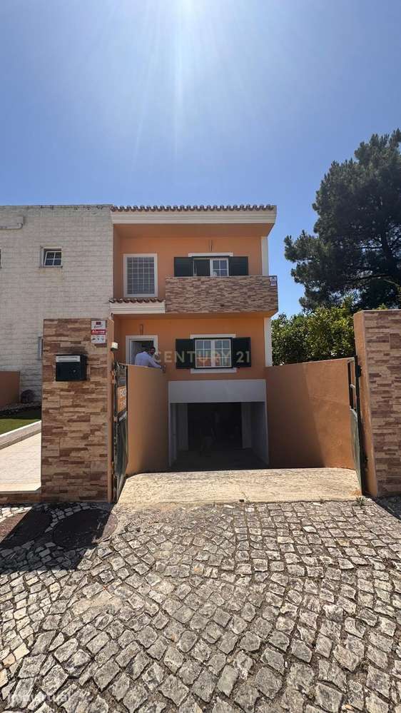 Moradia T4 com Piscina e Garagem para 4 Carros | Quinta da Serralheira - Grande imagem: 2/60