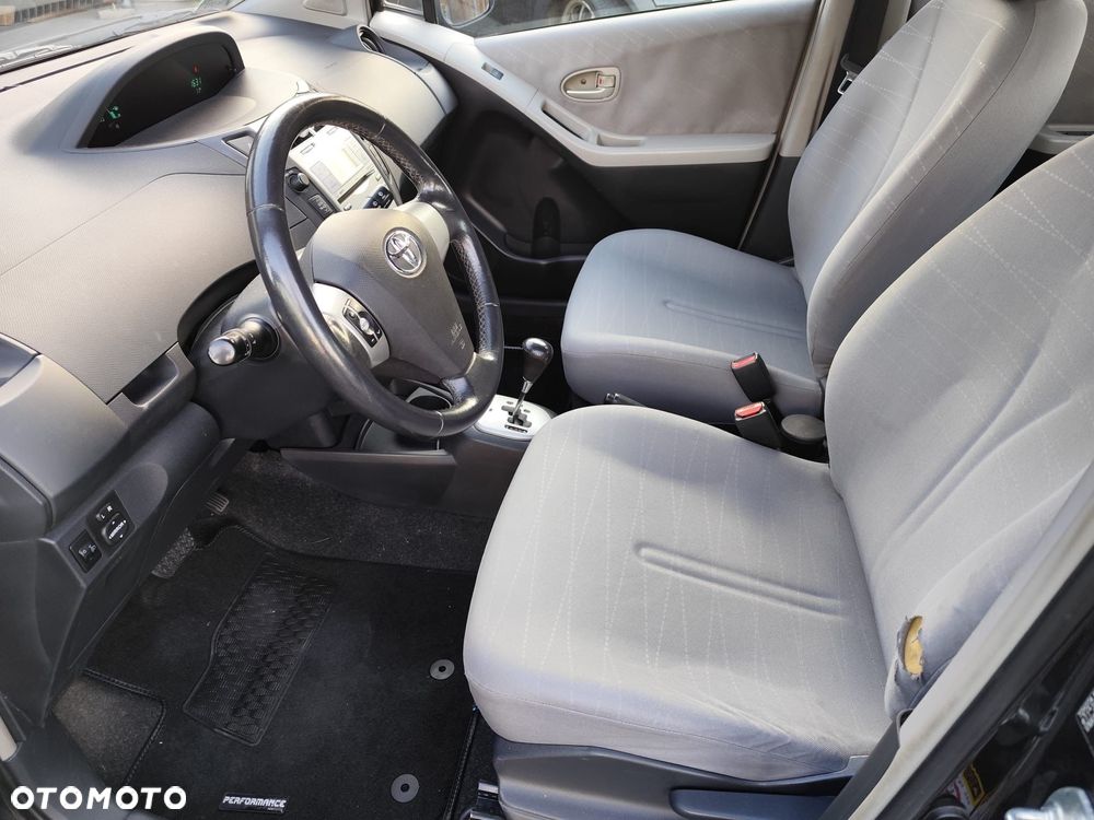 Toyota Yaris - 5