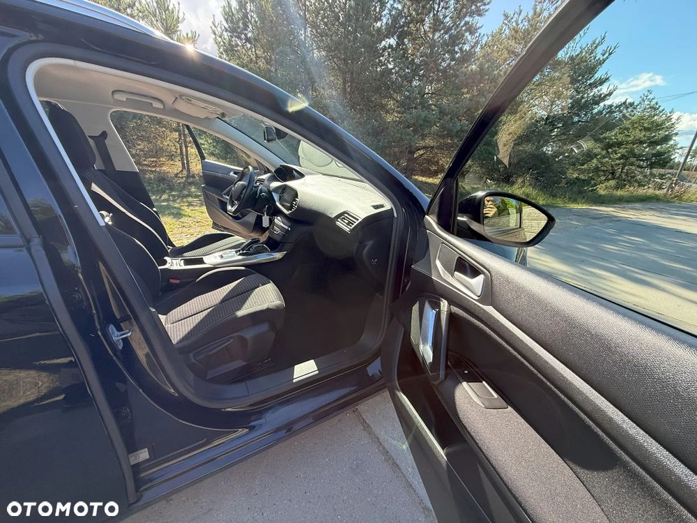Peugeot 308 SW 1.5 BlueHDi Allure Pack S&S EAT8 - 28