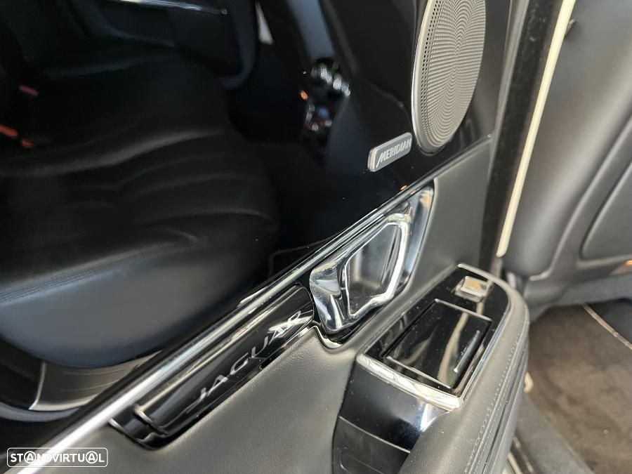 Jaguar XJ 3.0 D V6 Premium Luxury - 44