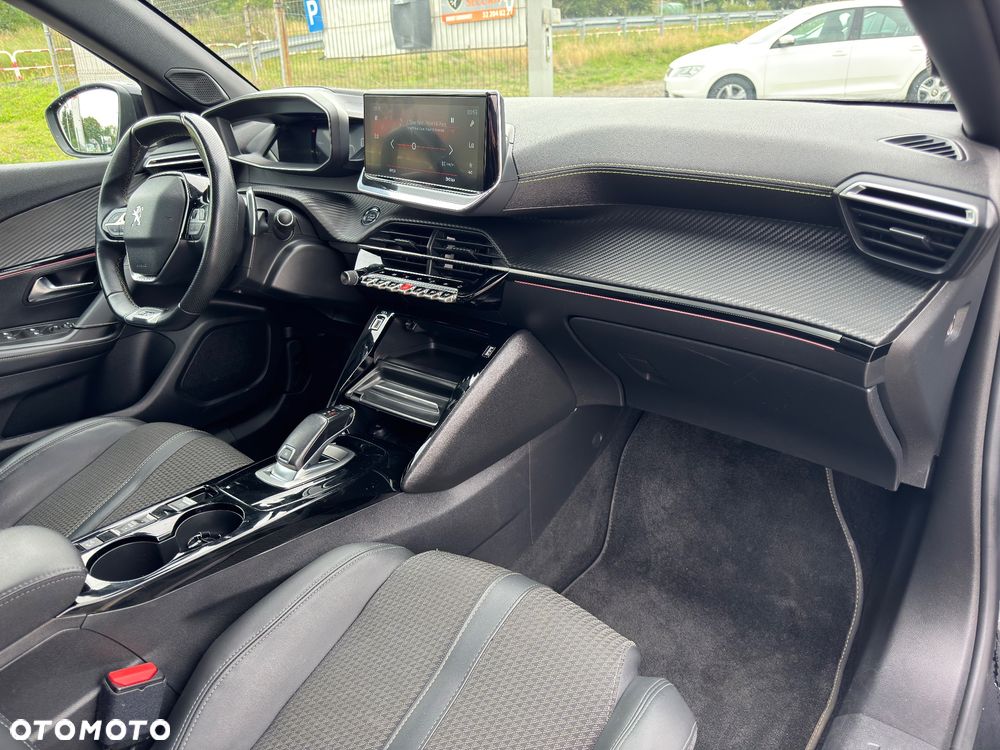 Peugeot 2008 PureTech 130 EAT8 GT - 29