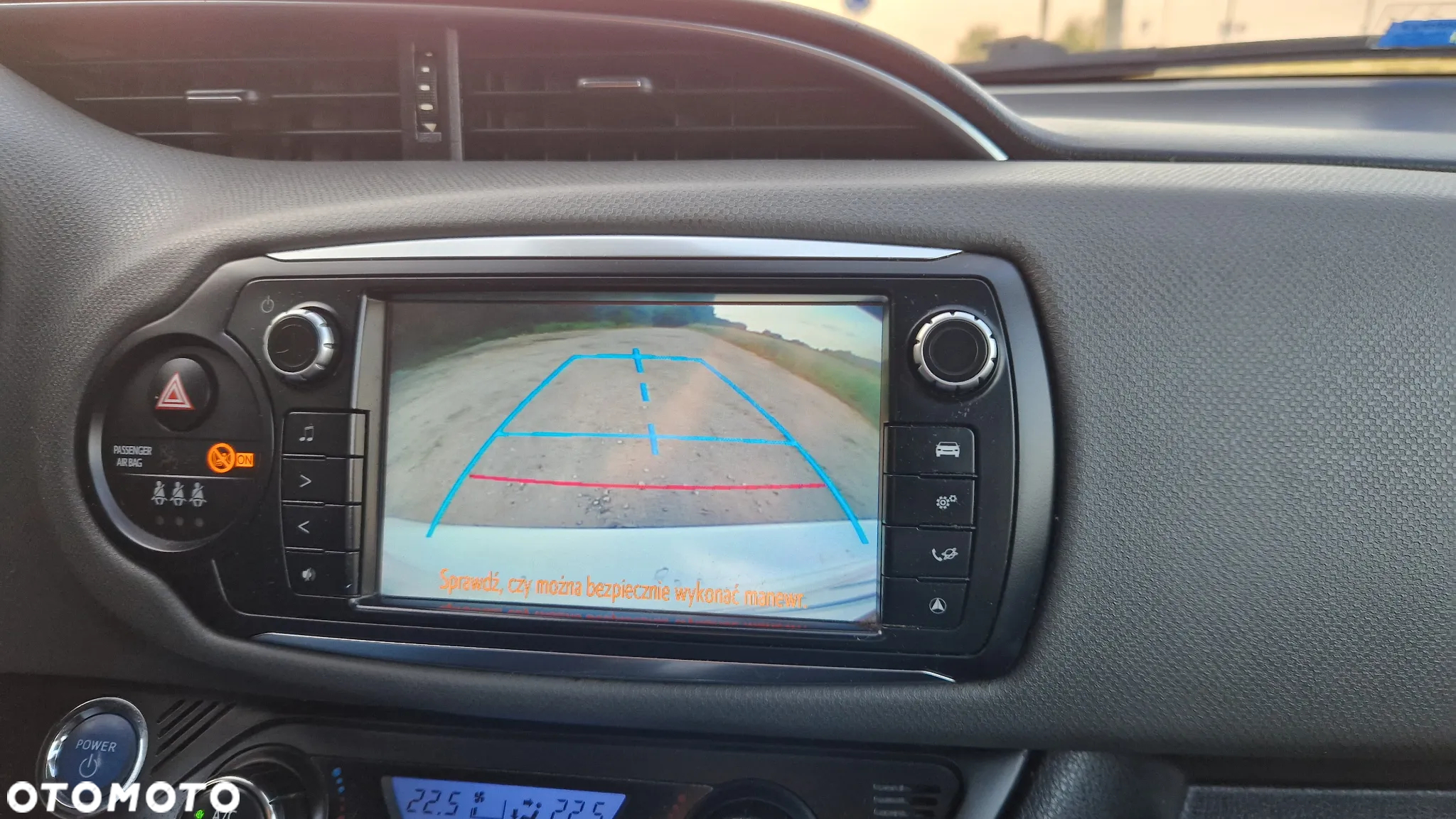 Toyota Yaris Hybrid 100 Business Edition - 18