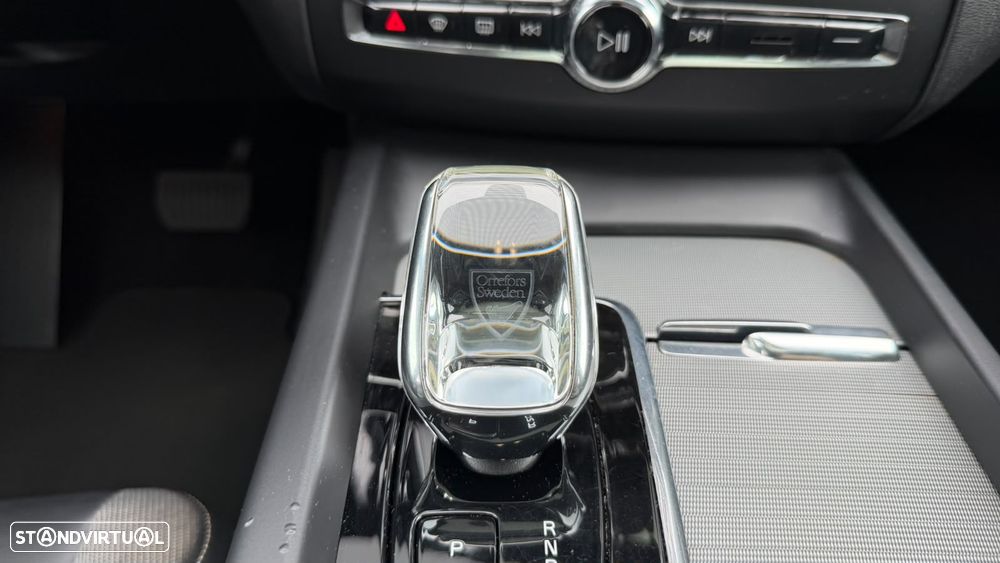 Volvo XC 60 T6 AWD Recharge Plus Dark - 23