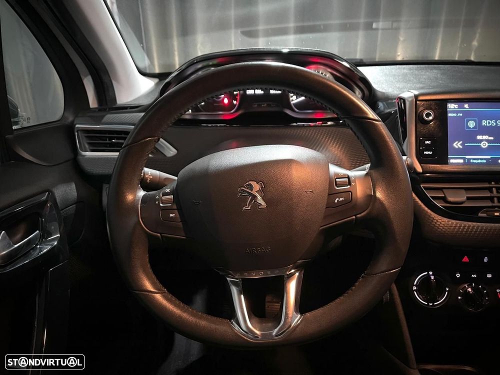 Peugeot 208 1.2 PureTech Style - 22