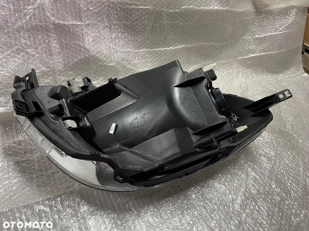 LAMPA PRAWA ZWYKŁA NISSAN NOTE E11 260109U10A - 8