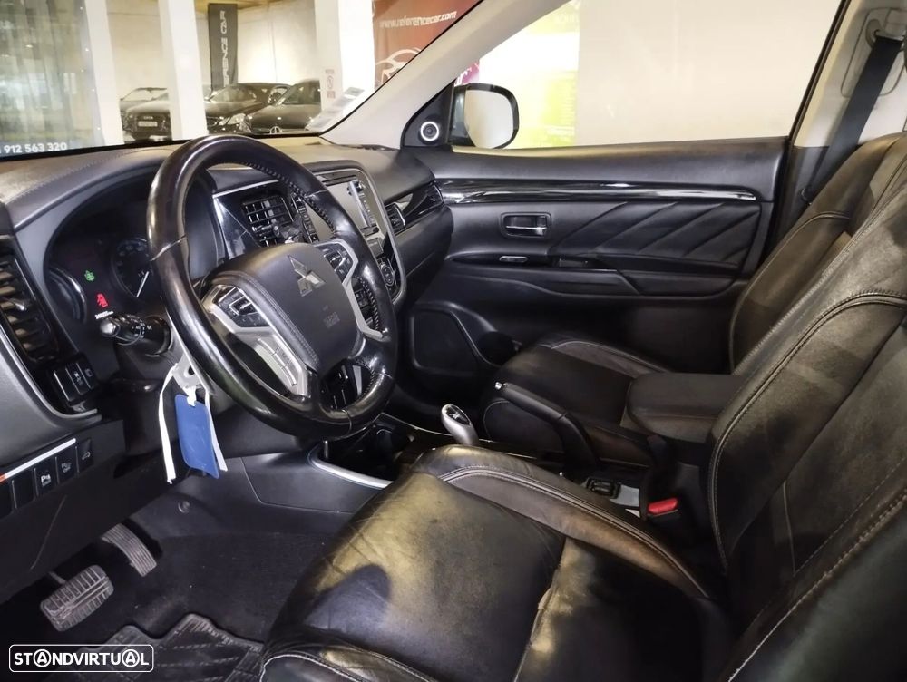 Mitsubishi Outlander - 13