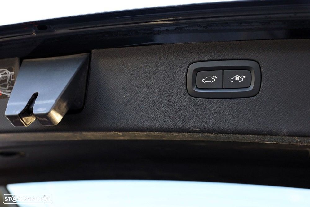 Volvo XC 90 2.0 T8 PHEV R-Design Expression AWD - 5